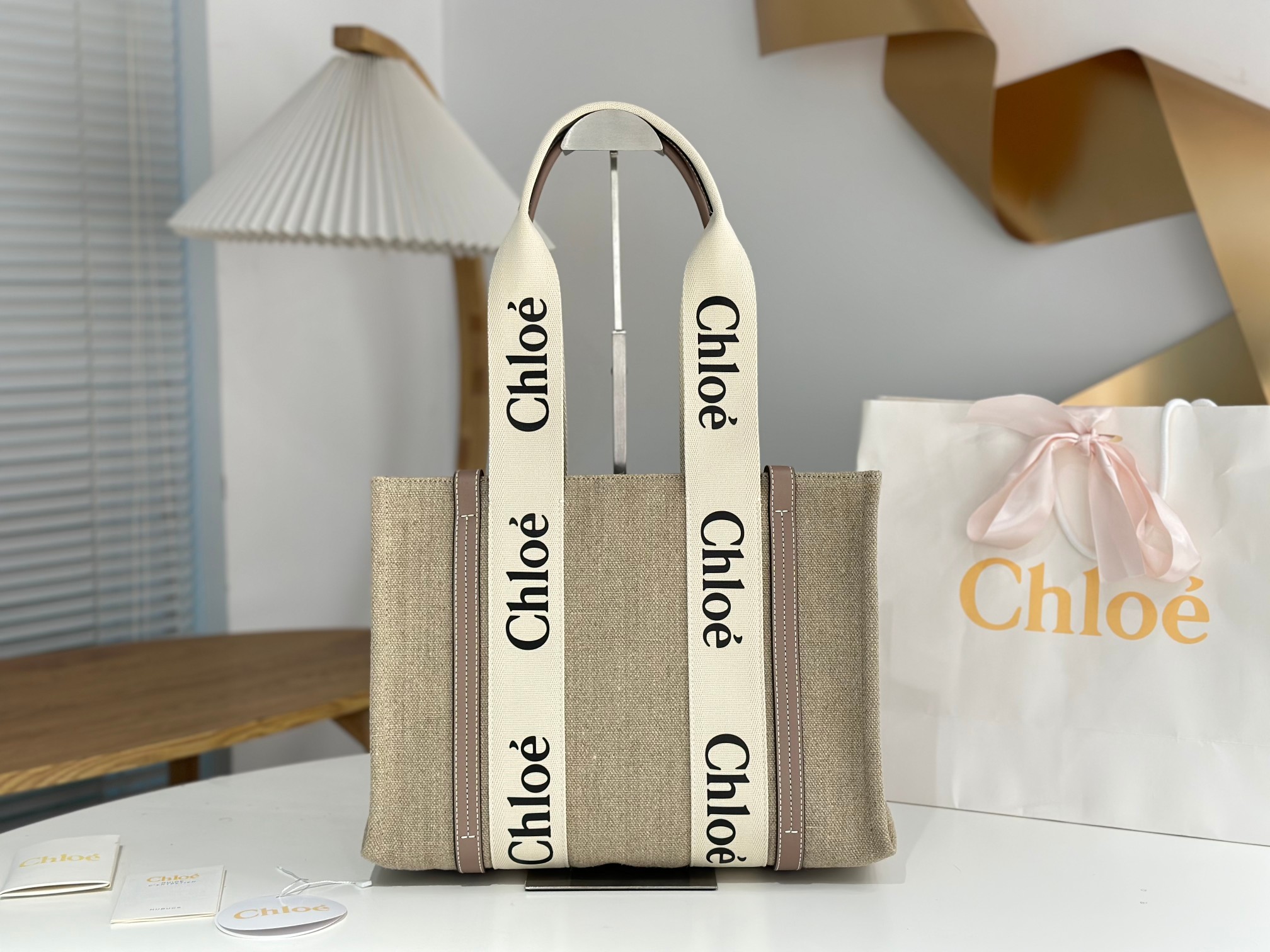 Chloe Medium Woody Tote Bag In Linen